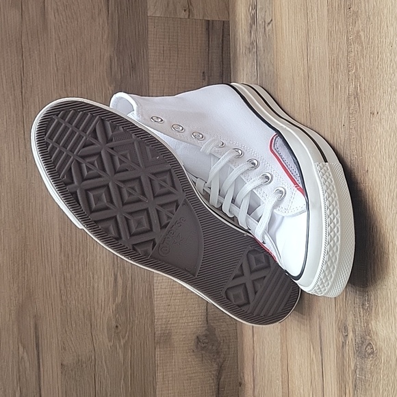 Converse High top Brand new in the box. - Picture 5 of 12